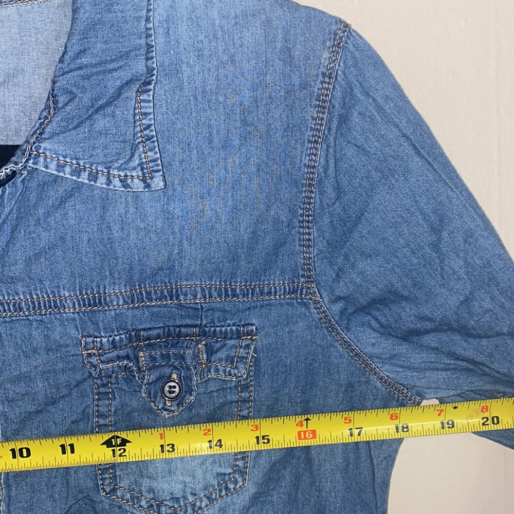 🪼Adorable Faux Jean Button up top Size Large! - Picture 6 of 6
